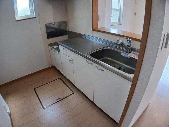 ロイヤル　クレッセント　Ⅲ（101） キッチン