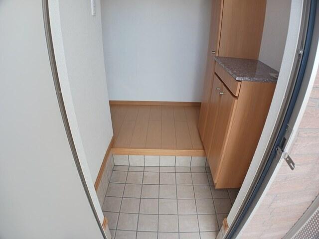 ロイヤル　クレッセント　Ⅲ（101） 玄関
