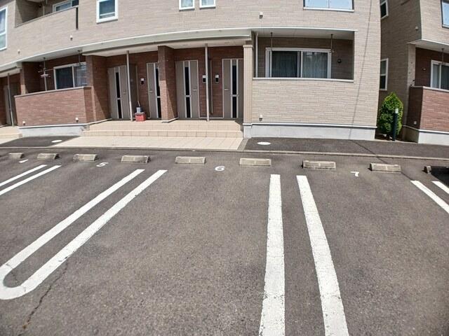 ロイヤル　クレッセント　Ⅲ（101） 駐車場