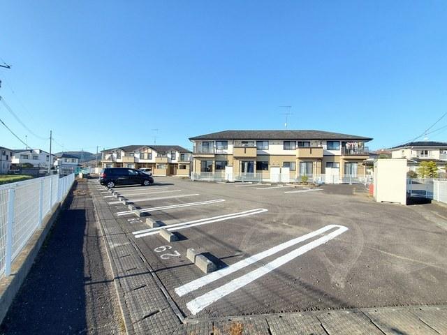 カーサ・フィオーレⅡ（204） 駐車場