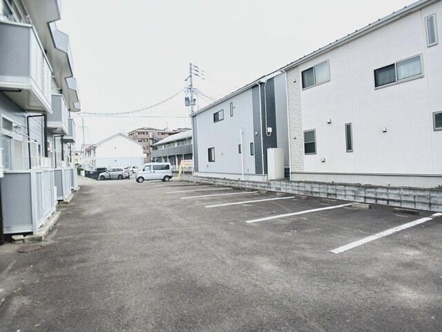 エルディム古沢（101） 駐車場