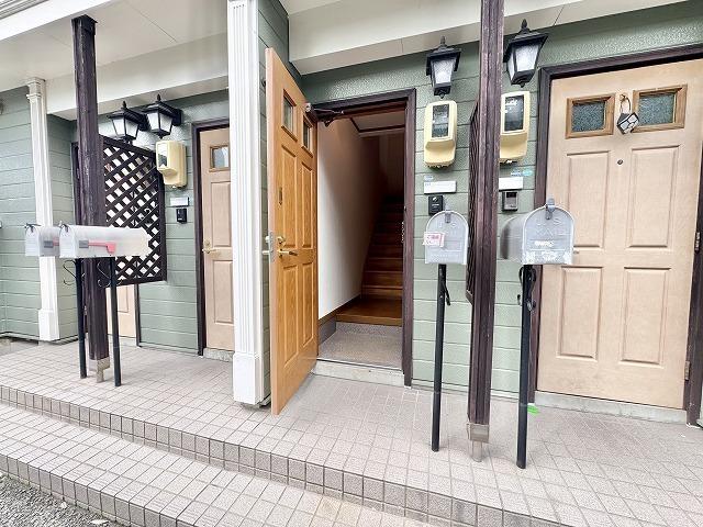 ニュークレストール上野山（202） 玄関