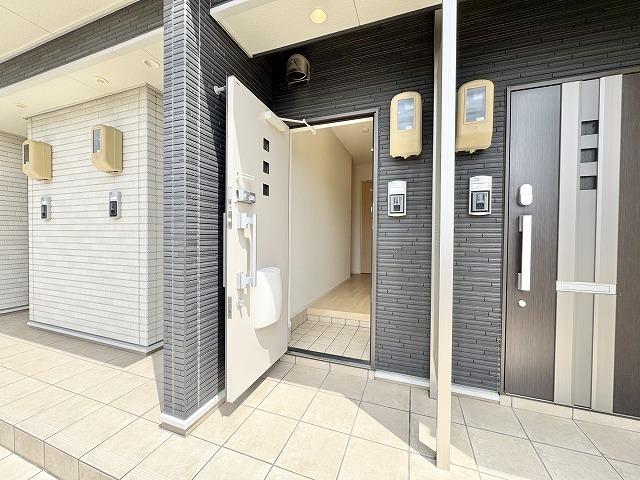 プチ・モンターニュ（102） 玄関
