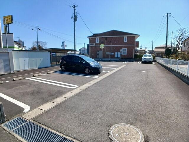 カーサ・フローラ（105） 駐車場