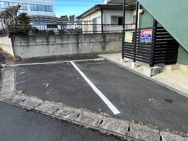 グレイスコート（203） 駐車場