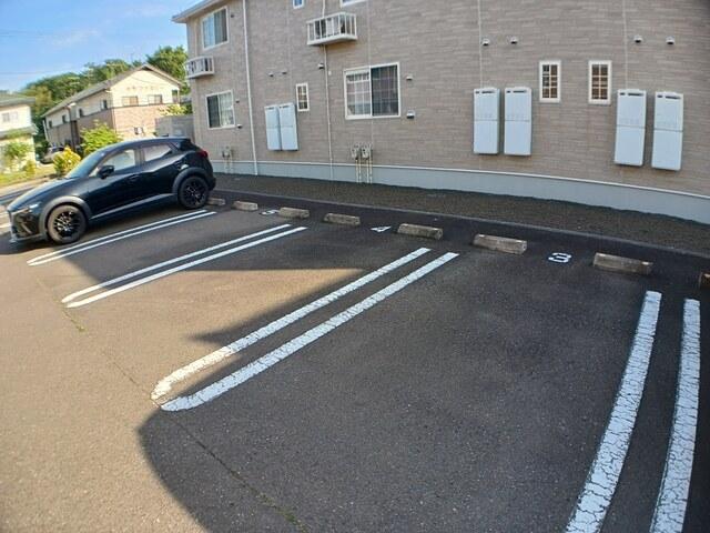レセンテ・Ｅ　弐番館（101） 駐車場