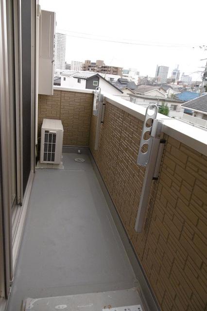 Ｄ−ｒｏｏｍプレミオ木町（301） バルコニー