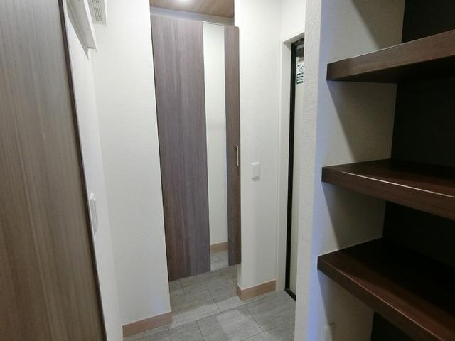 Luxe Gracia 成田町（102） 玄関