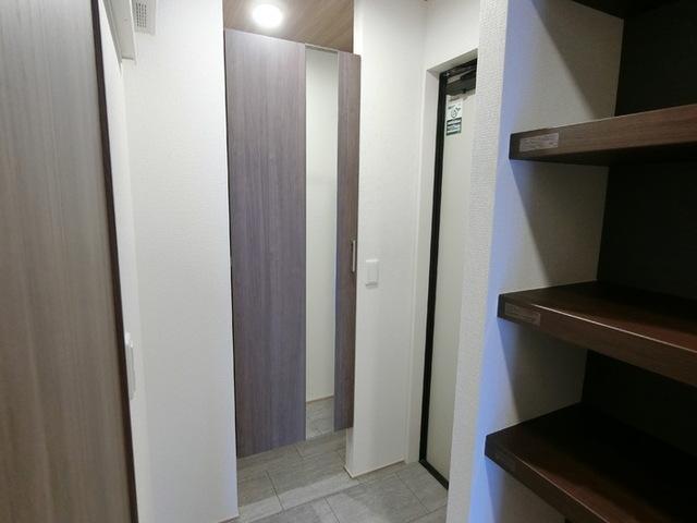 Luxe Gracia 成田町（202） 玄関