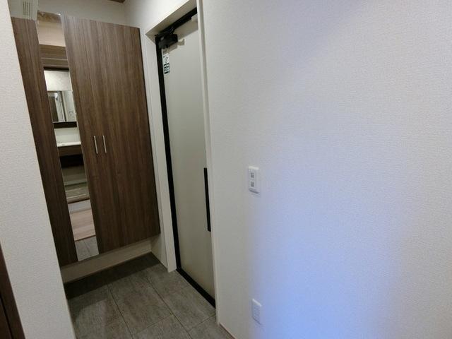 Luxe Gracia 成田町（301） 玄関