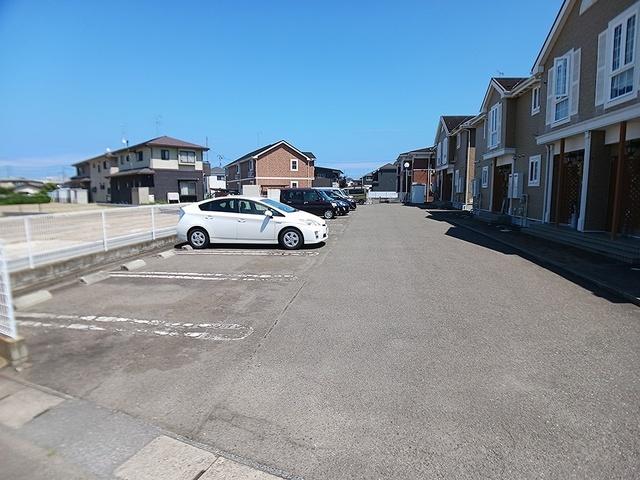 アルブル・ヴィラージュⅡ（102） 駐車場