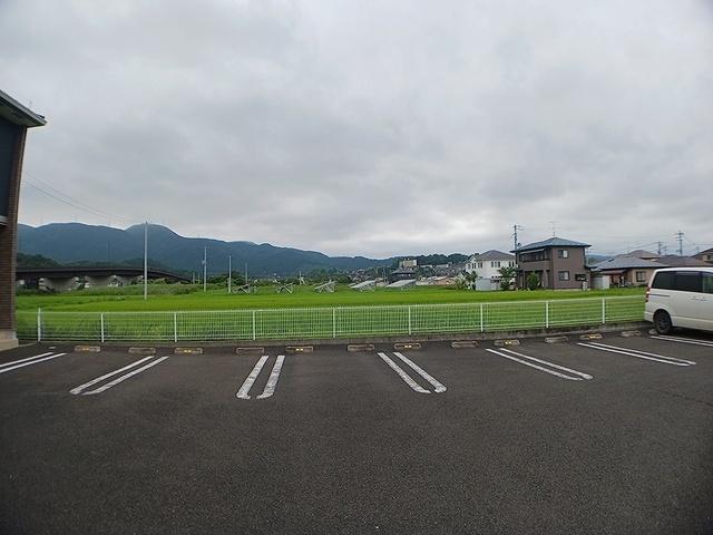 サングレイスＡ（101） 駐車場