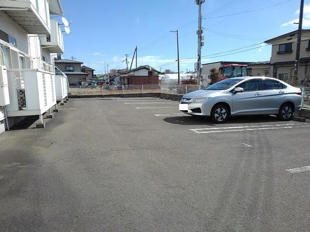 サンシャイン蒲町（202） 駐車場