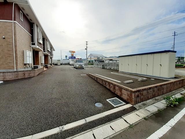 セン・ピュアリー（101） 駐車場