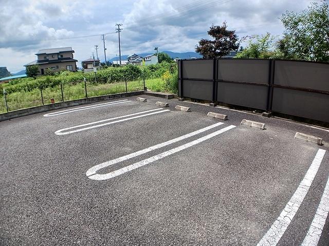 ソレイユ（204） 駐車場