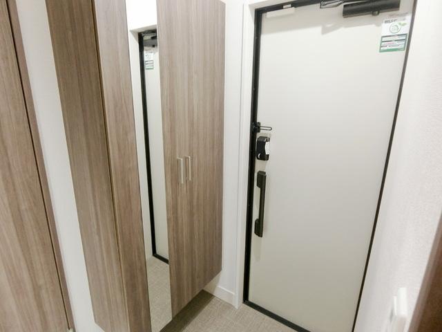 Ｄ−ＲＯＯＭ八軒小路（102） 玄関