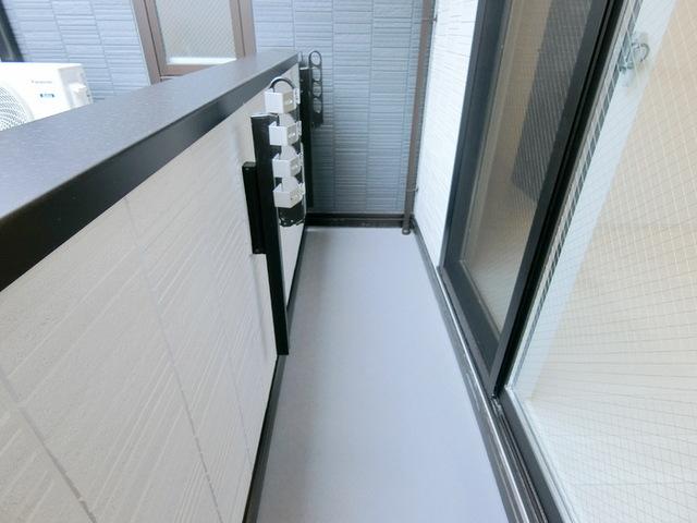 Ｄ−ＲＯＯＭ八軒小路（102） バルコニー