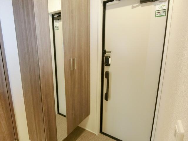 Ｄ−ＲＯＯＭ八軒小路（302） 玄関