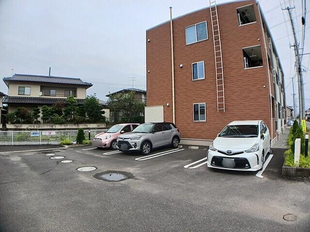 リヴェール　コート（203） 駐車場