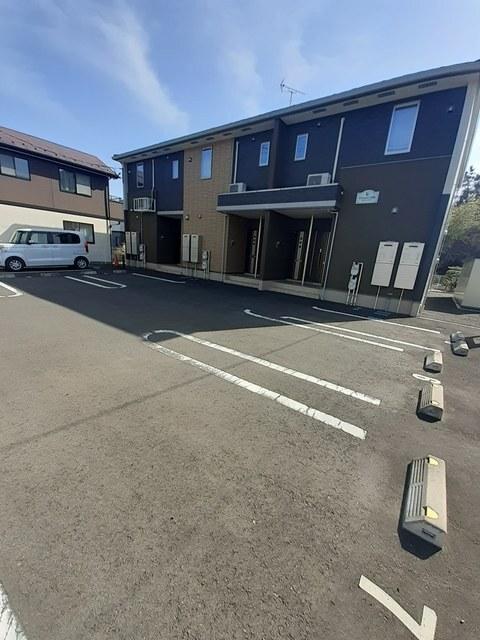 クレセントヒルズ（203） 駐車場