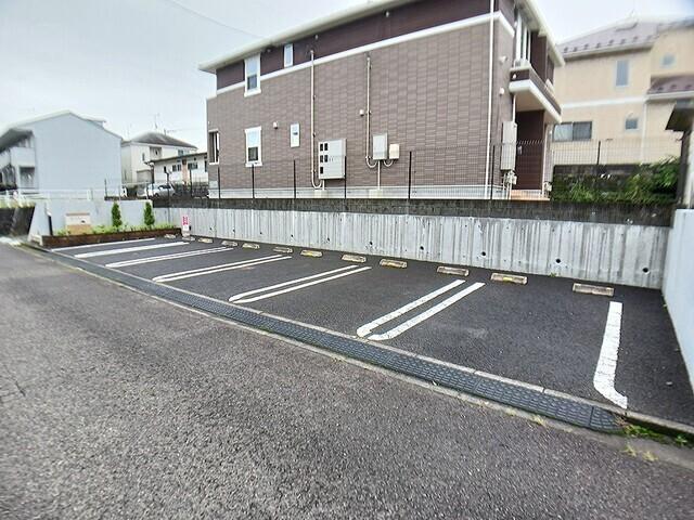 ヒルサイドハウス八木山南（202） 駐車場