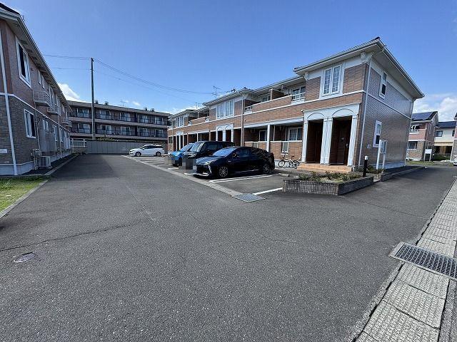 「華」弐番館（205） 駐車場