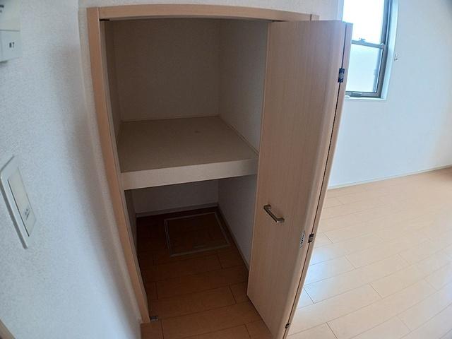 メゾン・ド・旭町（101） 収納