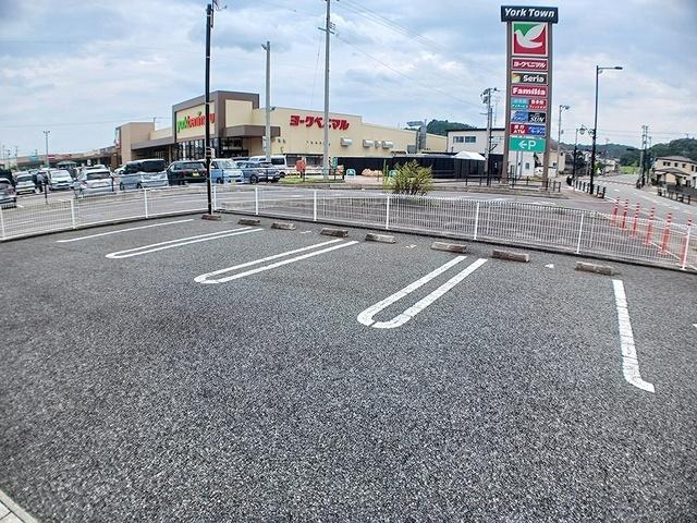 メゾン・ド・旭町（101） 駐車場