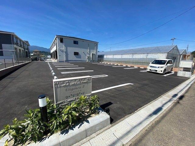 エレガンシア　Ⅱ（103） 駐車場