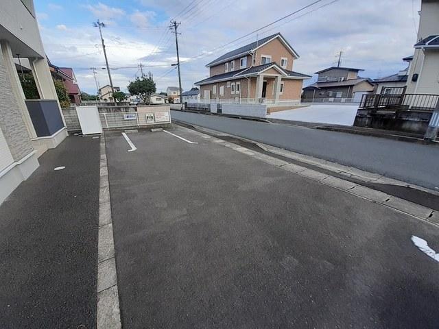 グラース・ミニョンⅣ（101） 駐車場