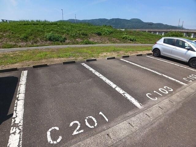 コーポムロバ参番館（203） 駐車場