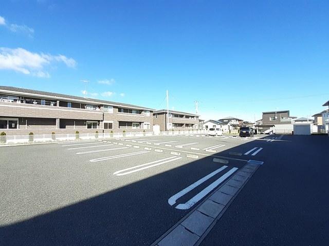アルカンシエルⅢシクラメン（102） 駐車場