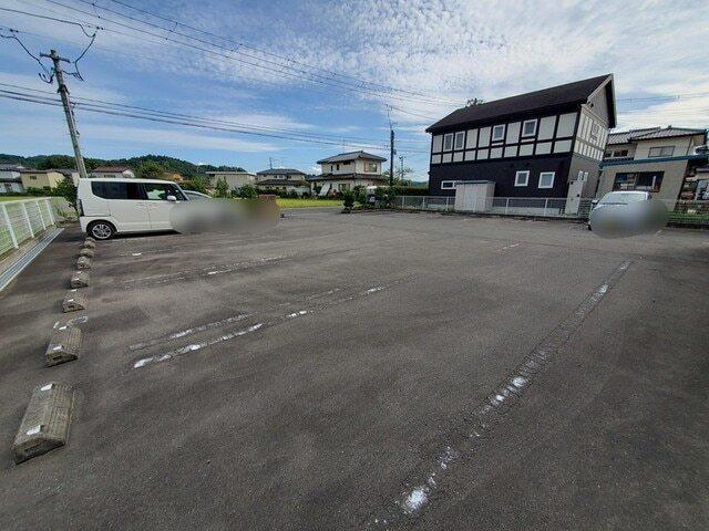 グランツ・モーデⅠ（102） 駐車場