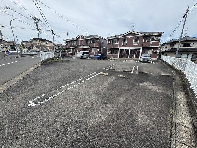 パレシャルマンＢ（202） 駐車場