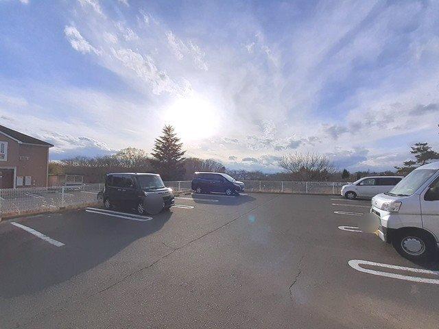 グランデパインヒルズＢ（103） 駐車場