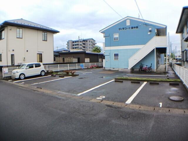 ヴィラコート西中田（202） 駐車場