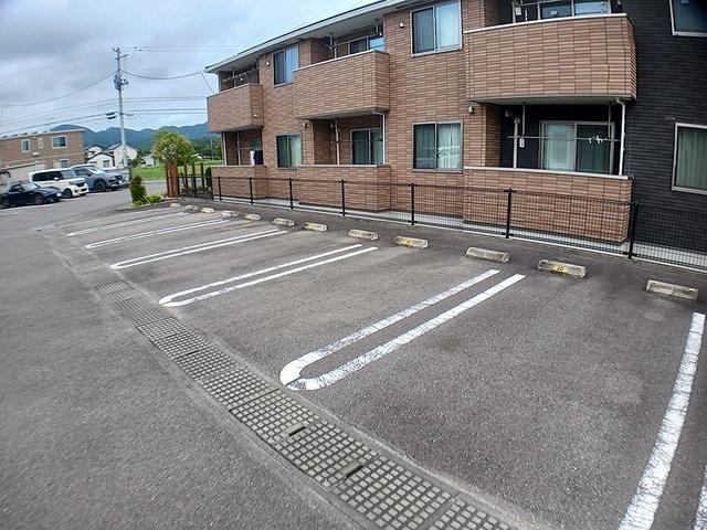 フォーリストⅦ（102） 駐車場