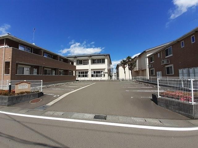 メビウス（204） 駐車場