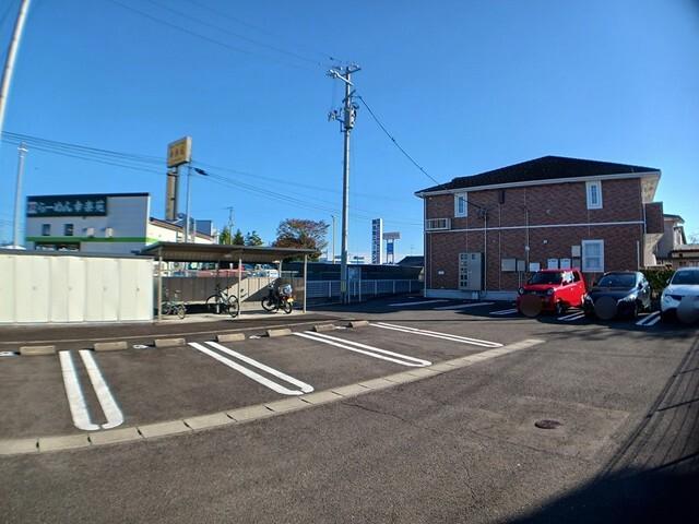カーサ・フローラ（104） 駐車場