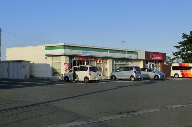 ファミリーマート 仙台空港前店：1300m