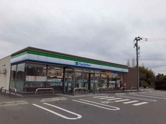 ファミリーマート相馬大曲店：1000m