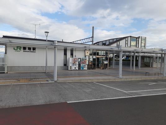 新地駅：2100m
