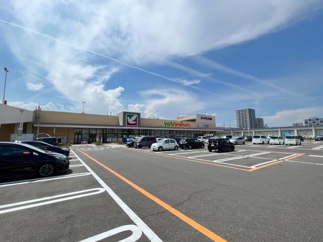 ヨークベニマル太子堂店：180m