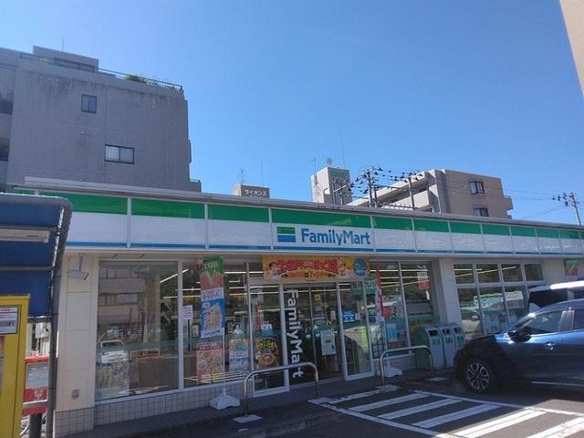 ファミリーマート泉中央駅前店：220m