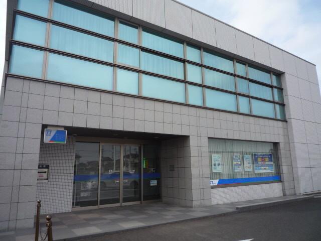 銀行：800m