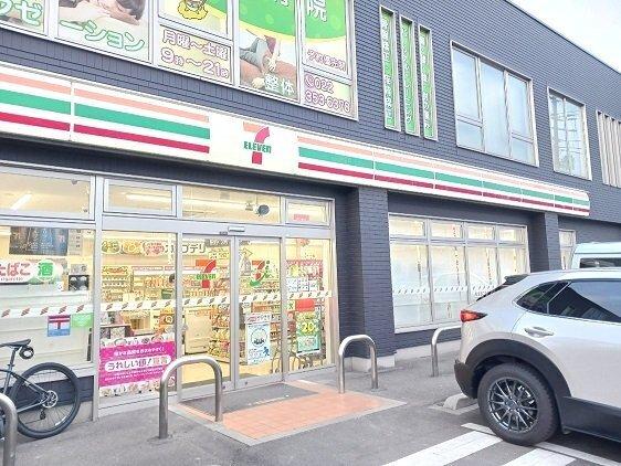 セブンイレブン岩切３丁目店：897m