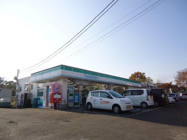 ファミリーマート中山3丁目店：747m