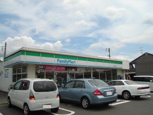 ファミリーマート岩切青津目店：1379m