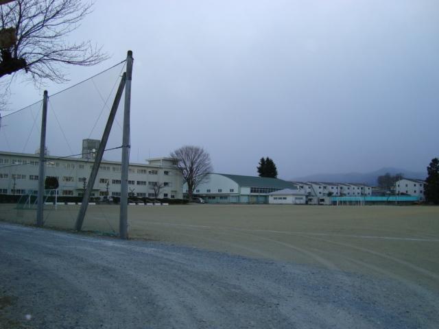 小学校：560m
