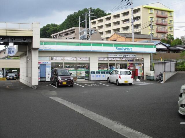 ファミリーマート堤町一丁目店：800m